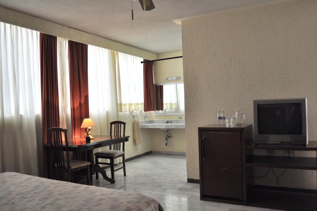 Hotel Flamingo Kristal Irapuato Zewnętrze zdjęcie